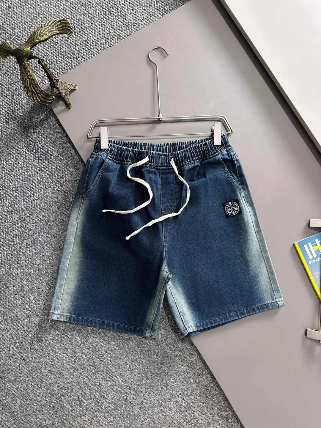 🅿️330 Stone Island 2025 new summer jeans and denim shorts are woven from imported Japanese Denim plain cotton denim fabrics. They are complete with three standards. The top stonewashing process makes the texture reach the old taste of the 1980s. It is soft, delicate, comfortable and breathable. The color has a modern and fashionable vicissitudes. The upper body is versatile and fashionable! Light luxury, a must-have item for daily commuting! Size: S-2XL (please state your height and weight when placing an order)
